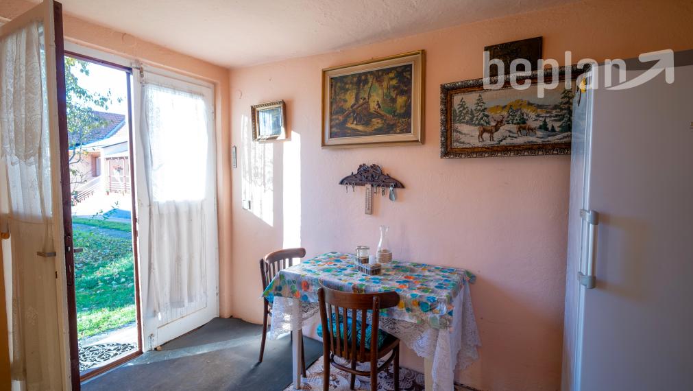 Na predaj dva rodinné domy na jednom pozemku v Krásnohorskom Podhradí