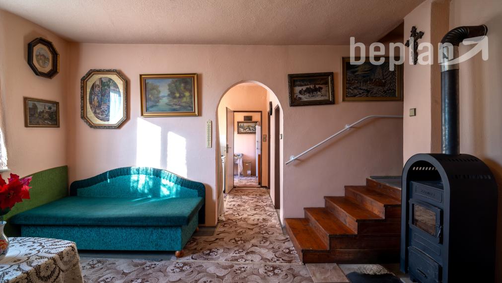 Na predaj dva rodinné domy na jednom pozemku v Krásnohorskom Podhradí