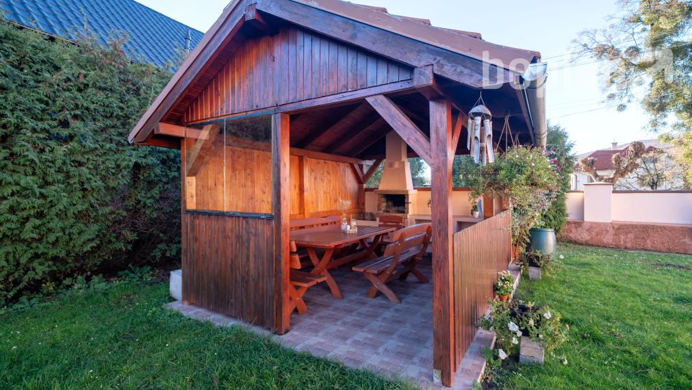 Na predaj dva rodinné domy na jednom pozemku v Krásnohorskom Podhradí