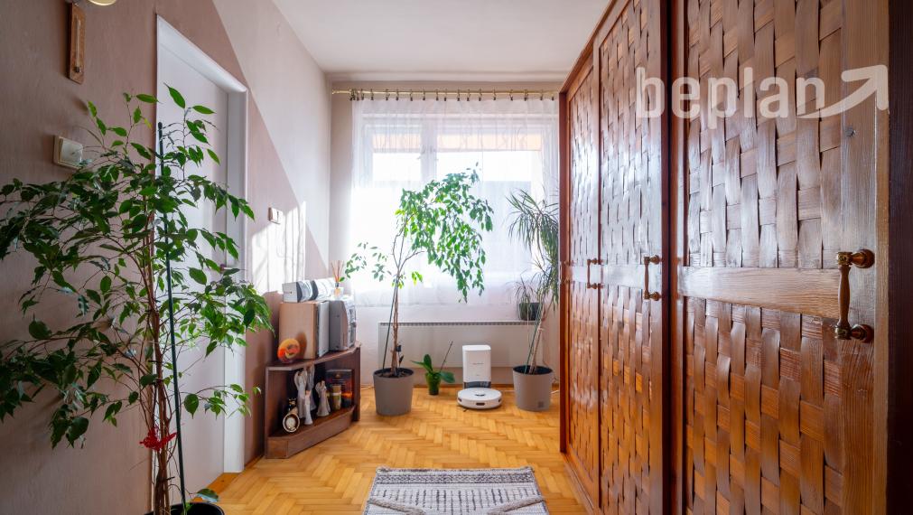 Na predaj dva rodinné domy na jednom pozemku v Krásnohorskom Podhradí