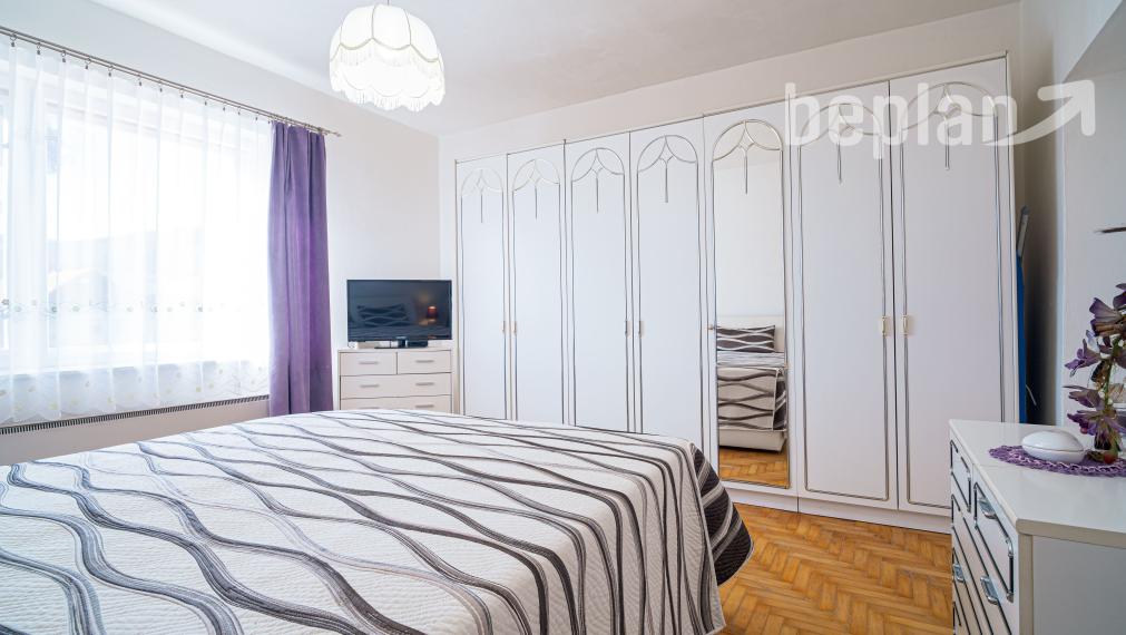 Na predaj dva rodinné domy na jednom pozemku v Krásnohorskom Podhradí