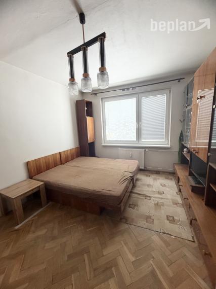 Na predaj priestranný 1-izbový byt v lokalite Turany