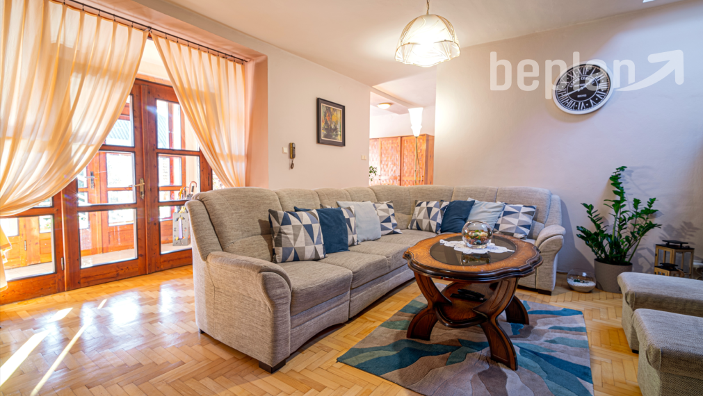 Na predaj dva rodinné domy na jednom pozemku v Krásnohorskom Podhradí