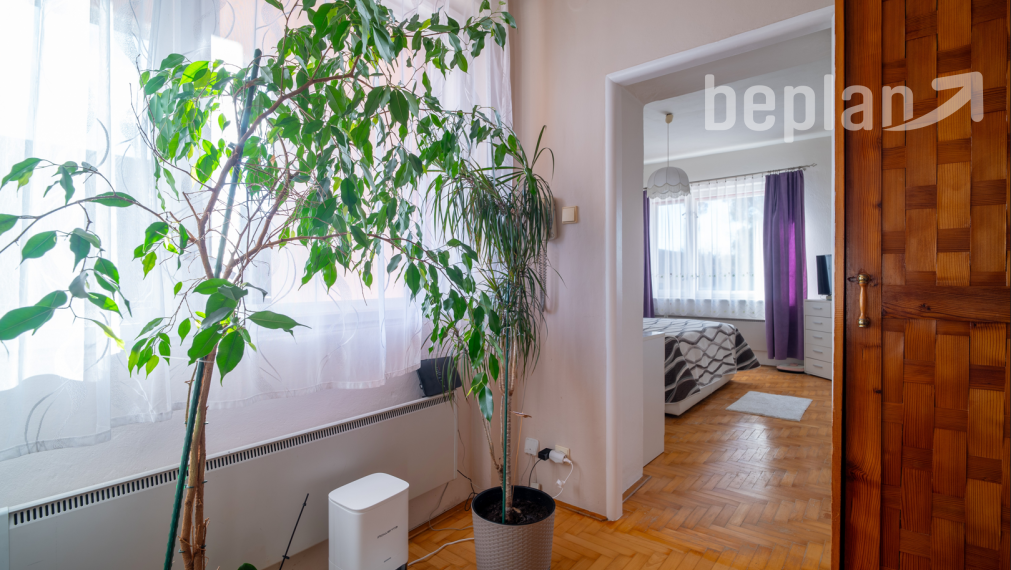 Na predaj dva rodinné domy na jednom pozemku v Krásnohorskom Podhradí