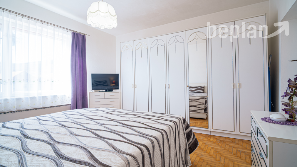 Na predaj dva rodinné domy na jednom pozemku v Krásnohorskom Podhradí