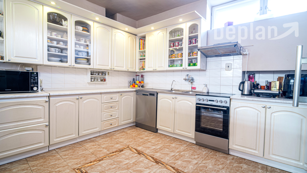 Na predaj dva rodinné domy na jednom pozemku v Krásnohorskom Podhradí