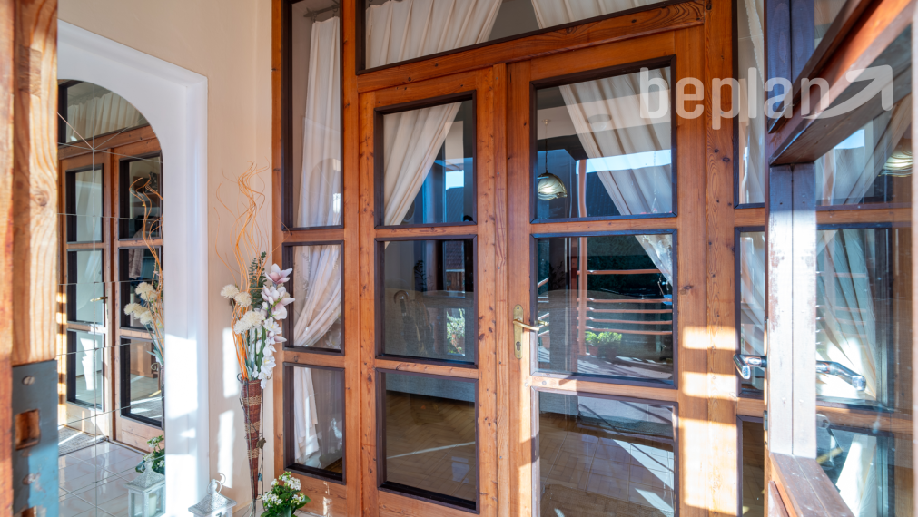 Na predaj dva rodinné domy na jednom pozemku v Krásnohorskom Podhradí