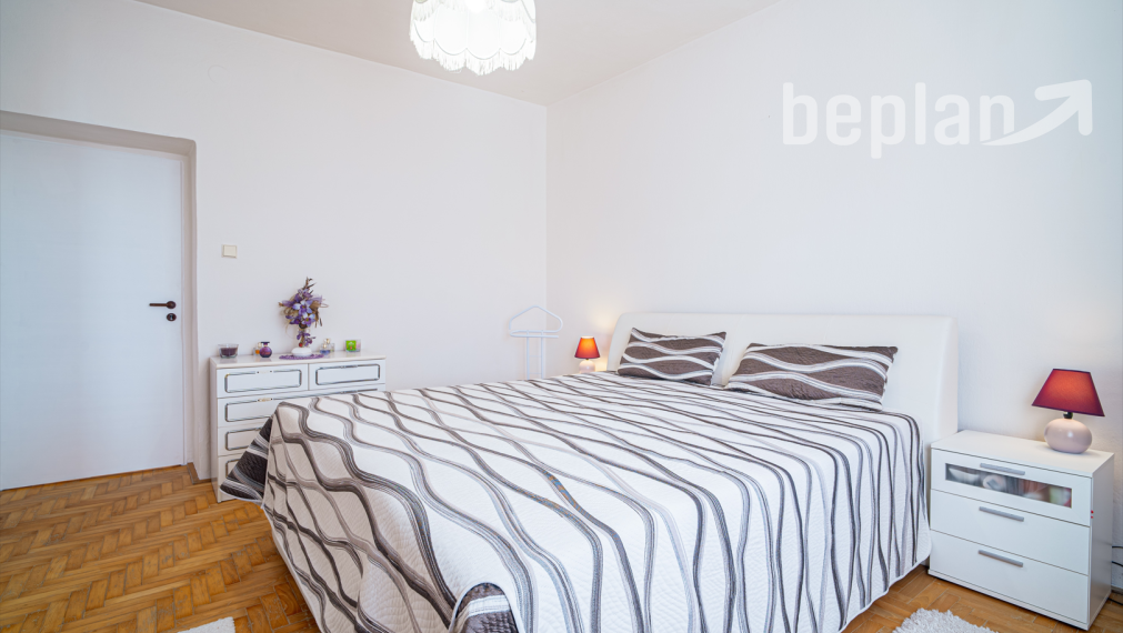 Na predaj dva rodinné domy na jednom pozemku v Krásnohorskom Podhradí