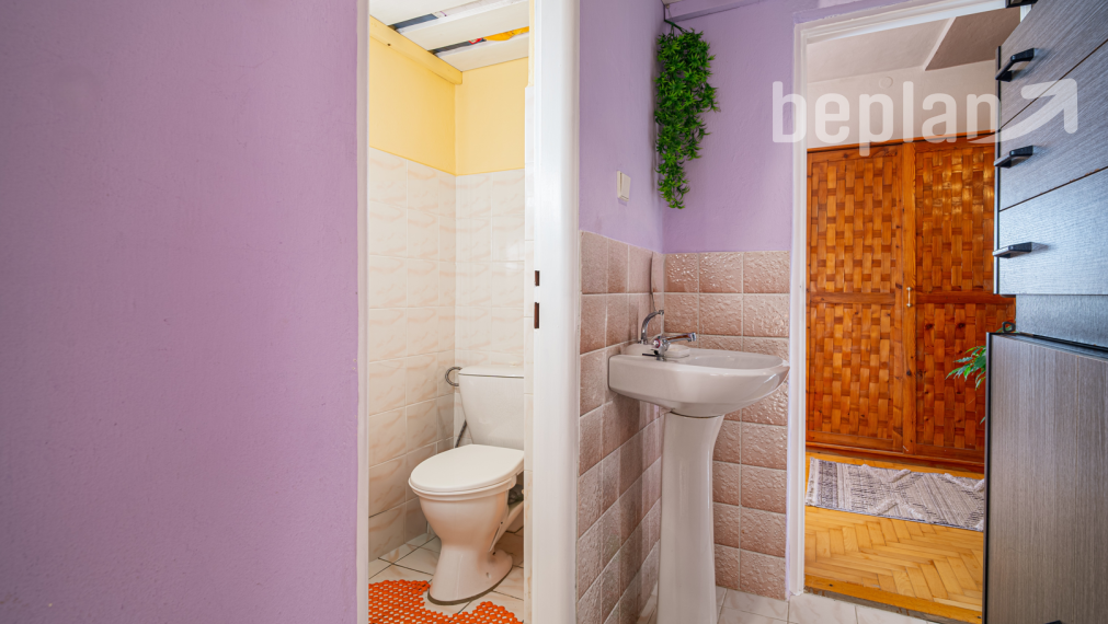 Na predaj dva rodinné domy na jednom pozemku v Krásnohorskom Podhradí