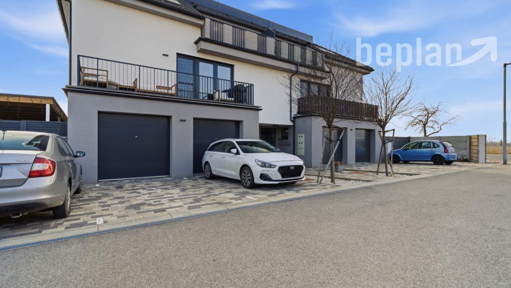 Na predaj veľkorysý 4-izbový byt s parkovacím miestom a garážou v Malinove