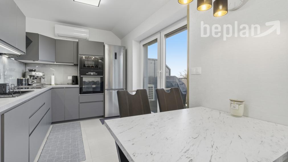 Na predaj veľkorysý 4-izbový byt s parkovacím miestom a garážou v Malinove