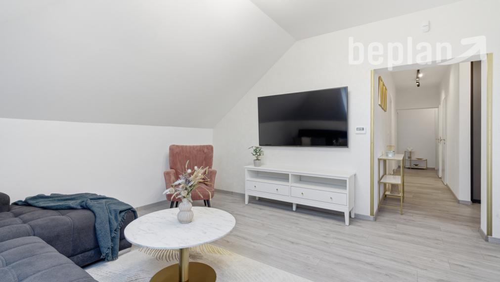 Na predaj veľkorysý 4-izbový byt s parkovacím miestom a garážou v Malinove