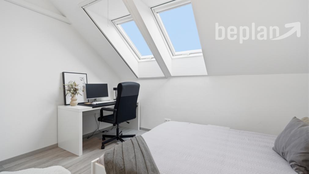 Na predaj veľkorysý 4-izbový byt s parkovacím miestom a garážou v Malinove