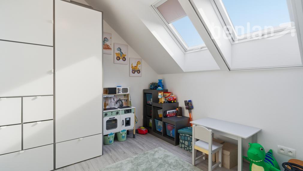 Na predaj veľkorysý 4-izbový byt s parkovacím miestom a garážou v Malinove