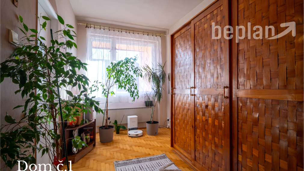 Na predaj dva rodinné domy na jednom pozemku v Krásnohorskom Podhradí