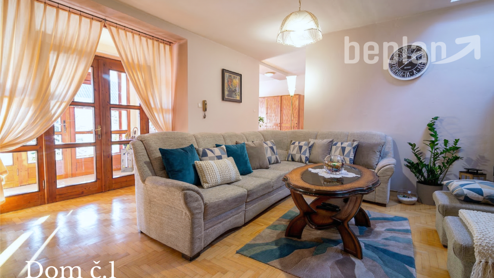 Na predaj dva rodinné domy na jednom pozemku v Krásnohorskom Podhradí