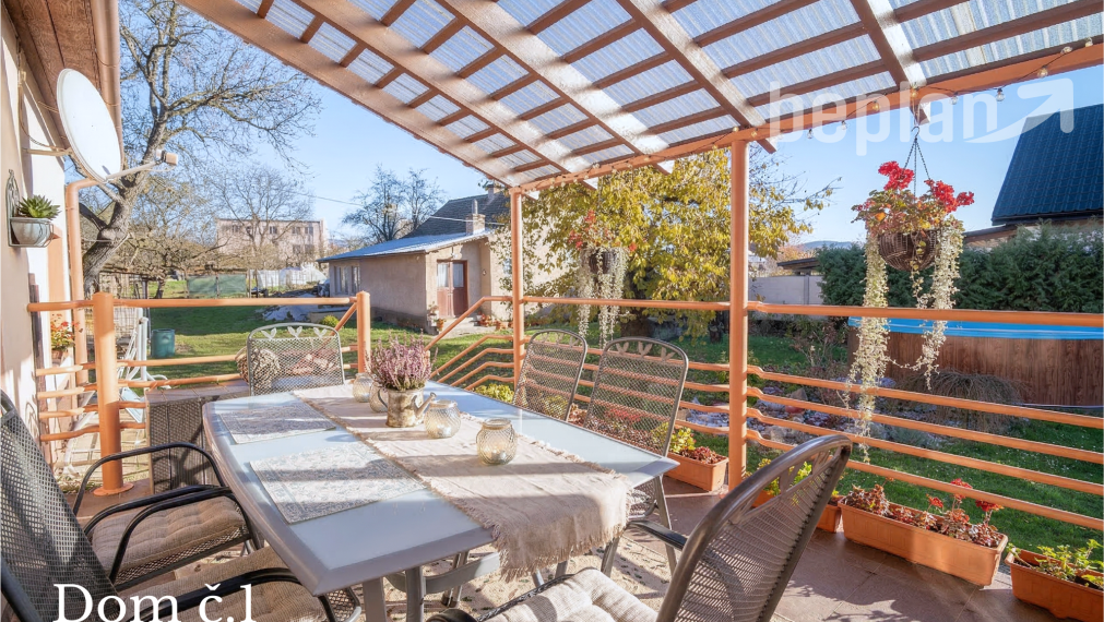 Na predaj dva rodinné domy na jednom pozemku v Krásnohorskom Podhradí