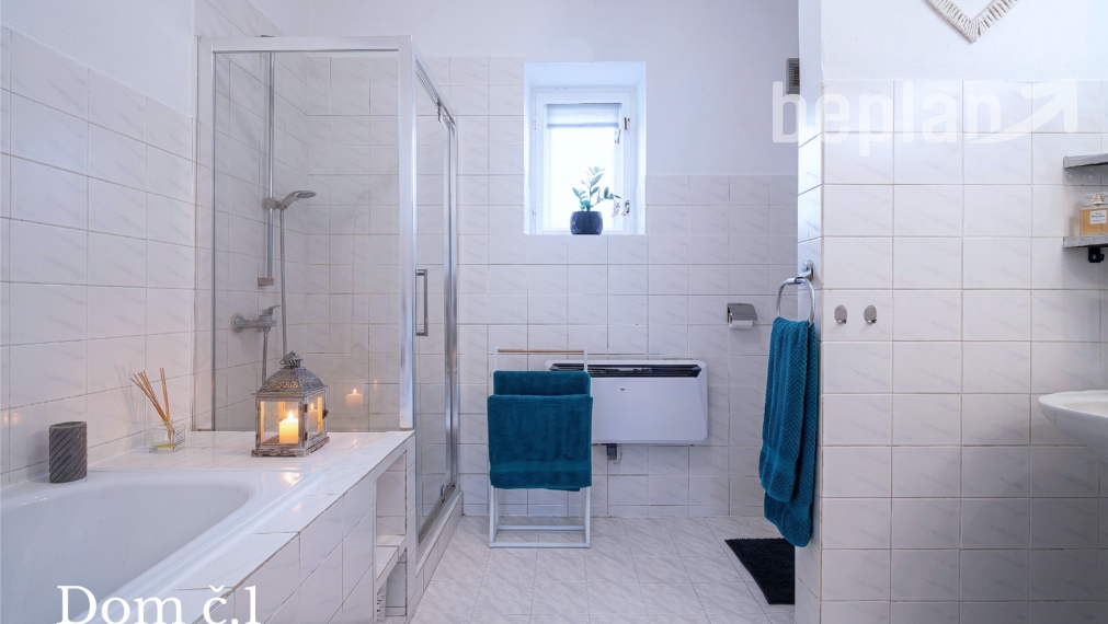 Na predaj dva rodinné domy na jednom pozemku v Krásnohorskom Podhradí