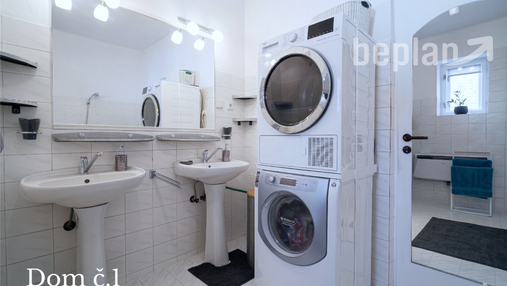 Na predaj dva rodinné domy na jednom pozemku v Krásnohorskom Podhradí