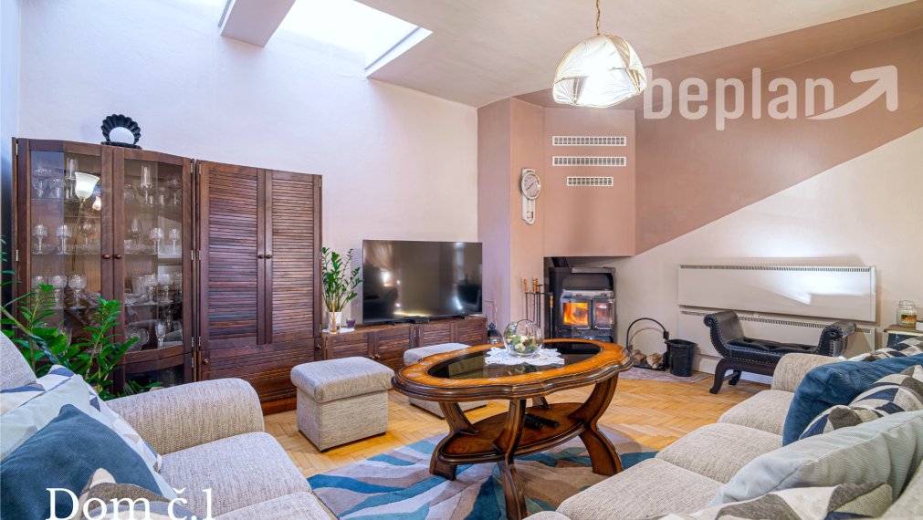 Na predaj dva rodinné domy na jednom pozemku v Krásnohorskom Podhradí