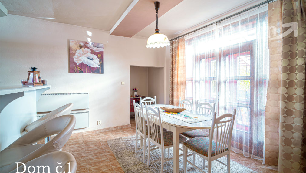 Na predaj dva rodinné domy na jednom pozemku v Krásnohorskom Podhradí