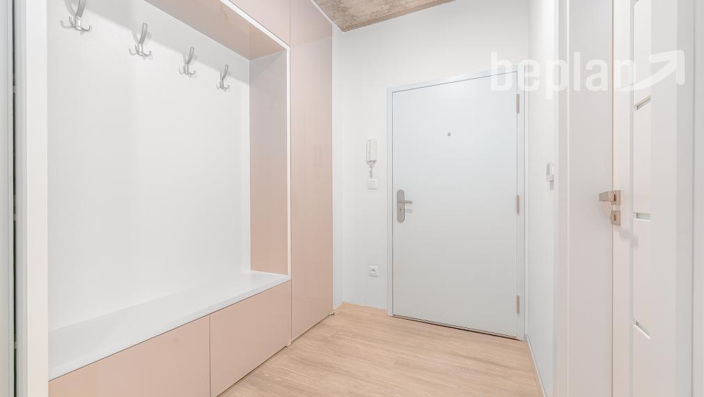 Na prenájom moderný a svetlý 2-izbový byt v Kostolišti