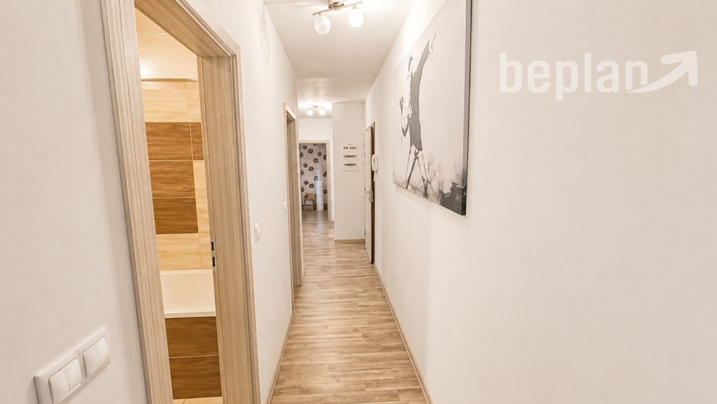 Na prenájom moderný 3-izbový byt v OC Retro