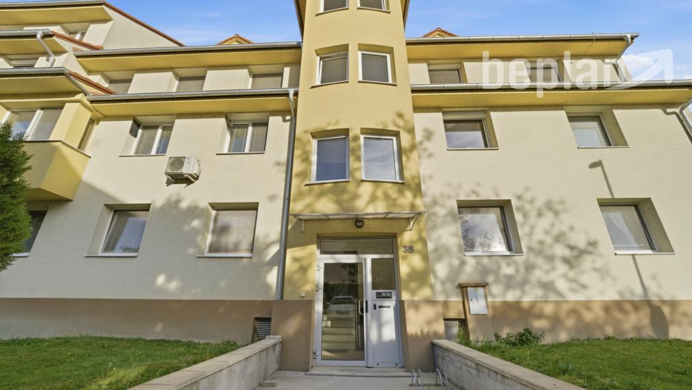 Na predaj priestranný 3-izbový byt s 2 balkónmi v Šamoríne