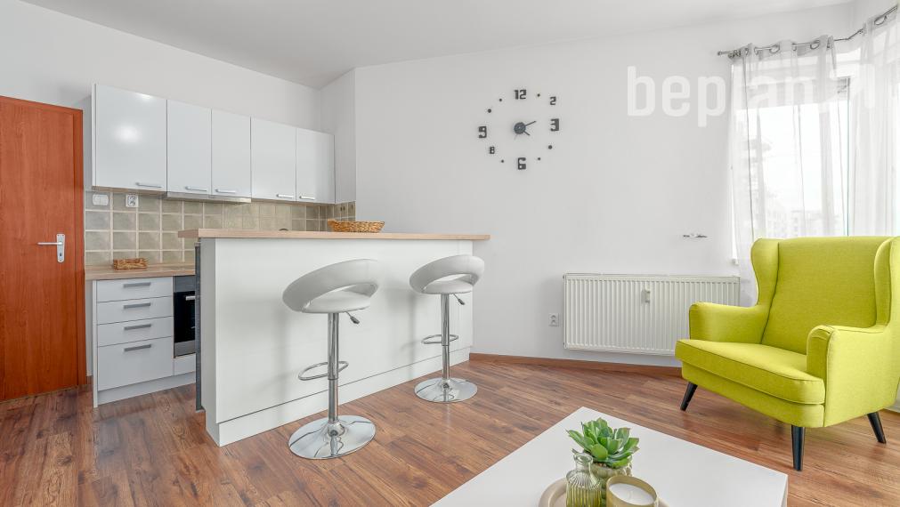 Na predaj svetlý 1-izbový byt s francúzskym oknom blízko centra Trnavy