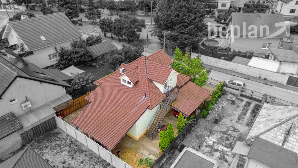 Na predaj priestranný 6-izbový rodinný dom v Senci