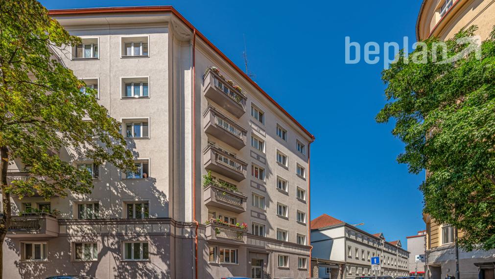 Na prenájom kompletne zrekonštruovaný 3-izbový byt v širšom centre Bratislavy