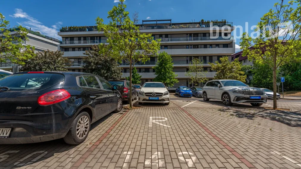 Na predaj priestranný 3-izbový byt v mestskej časti Bratislava - Rača