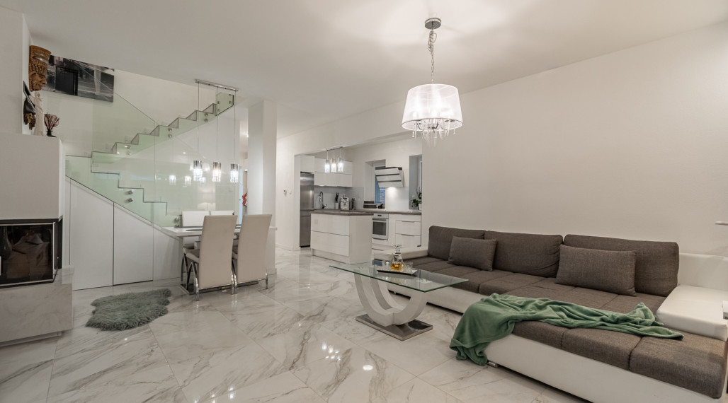 REZERVOVANÉ: Na predaj moderný 5-izbový rodinný dom v Beladiciach