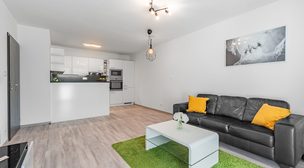 REZERVOVANÉ: Na predaj moderný 2-izbový byt s loggiou v Novom Meste