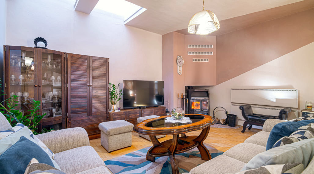 Na predaj dva rodinné domy na jednom pozemku v Krásnohorskom Podhradí