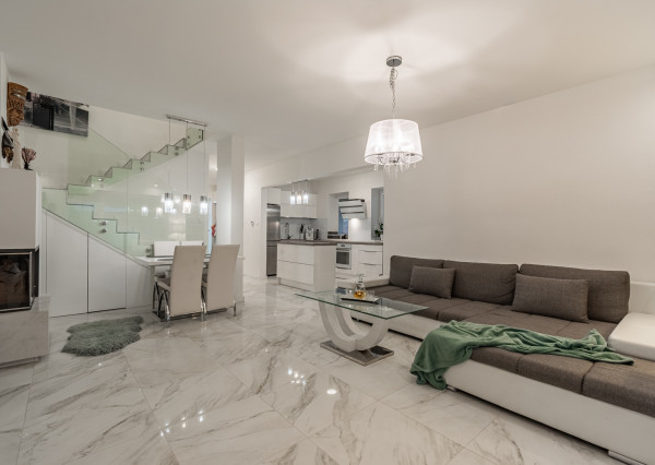 REZERVOVANÉ: Na predaj moderný 5-izbový rodinný dom v Beladiciach