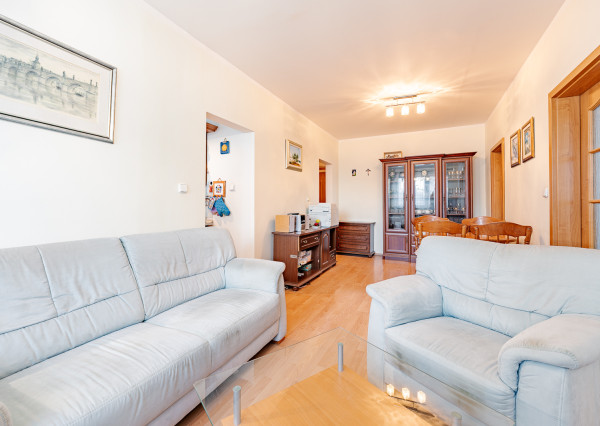 Na predaj prakticky dispozične riešený 3-izbový byt v Bratislave