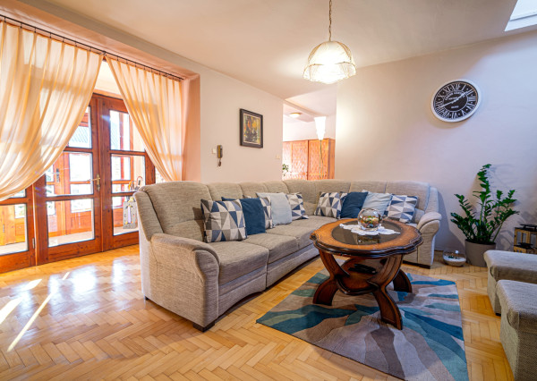 Na predaj dva rodinné domy na jednom pozemku v Krásnohorskom Podhradí