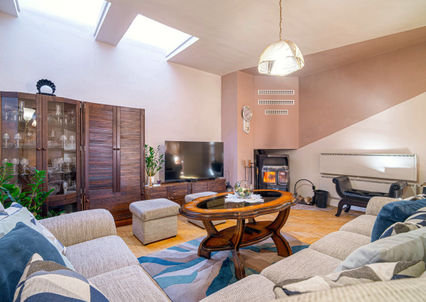 Na predaj dva rodinné domy na jednom pozemku v Krásnohorskom Podhradí