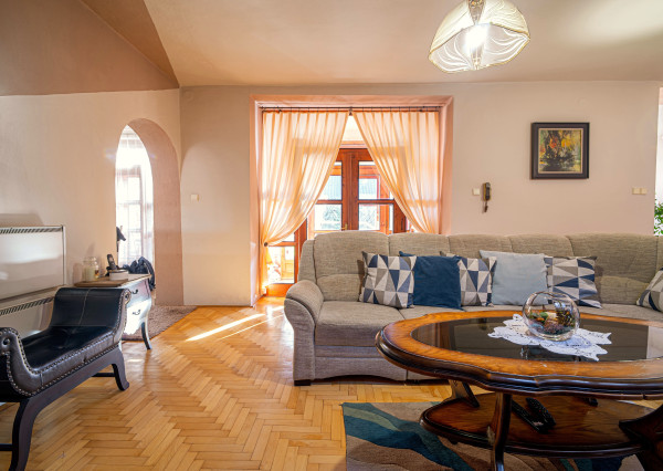 Na predaj dva rodinné domy na jednom pozemku v Krásnohorskom Podhradí