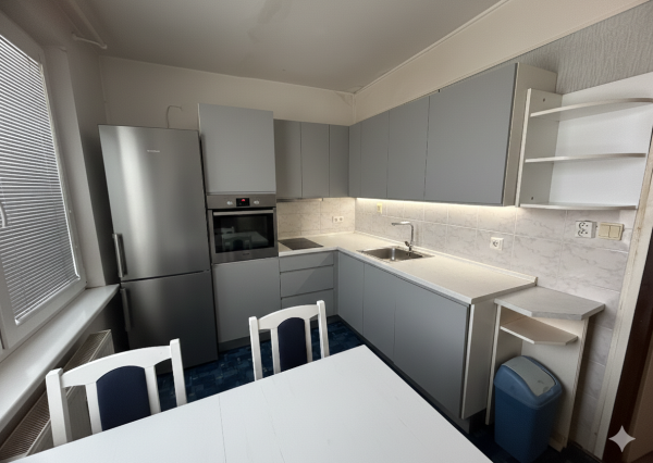 Na predaj priestranný 1-izbový byt v lokalite Turany