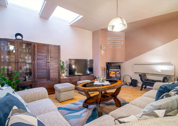 Na predaj dva rodinné domy na jednom pozemku v Krásnohorskom Podhradí