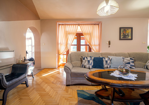 Na predaj dva rodinné domy na jednom pozemku v Krásnohorskom Podhradí