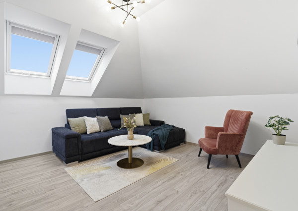 Na predaj veľkorysý 4-izbový byt s parkovacím miestom a garážou v Malinove