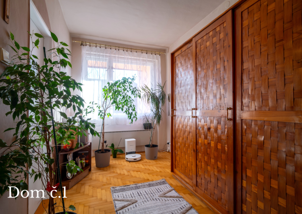 Na predaj dva rodinné domy na jednom pozemku v Krásnohorskom Podhradí