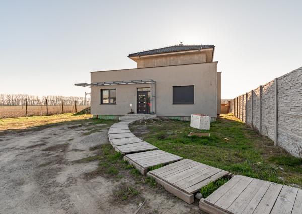 Na predaj moderná novostavba 4- izbového rodinného domu