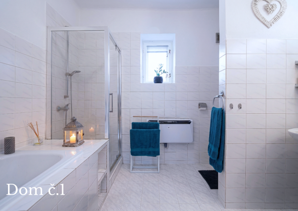 Na predaj dva rodinné domy na jednom pozemku v Krásnohorskom Podhradí