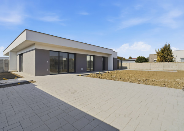 Na prenájom rodinný dom v Dunajskej Lužnej