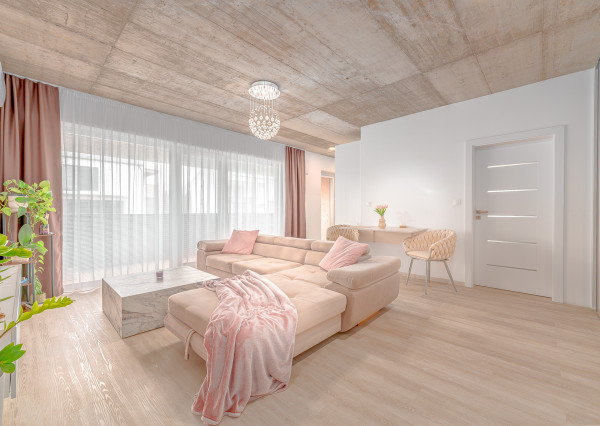 Na prenájom moderný a svetlý 2-izbový byt v Kostolišti